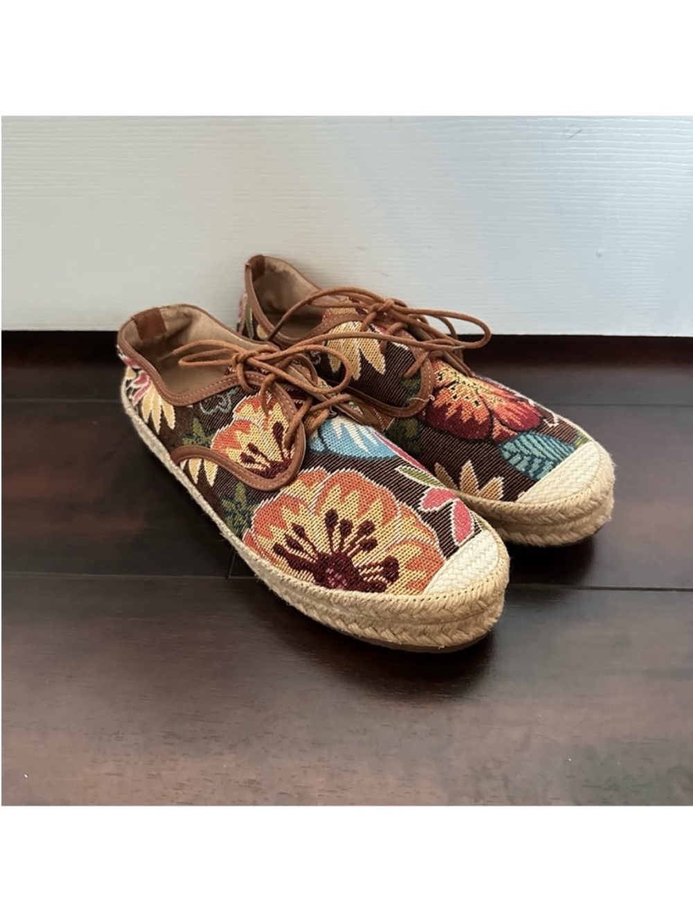 Size 8 (EU 39) Women’s Floral Tapestry Espadrille Sneakers Lace Up Boho Shoes - Picture 2 of 8